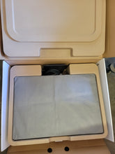 Load image into Gallery viewer, IMAC PRO 27 USED ZOUR0006F 3.2 8C/32GB/1TB/VEGA 56/WLKB