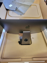 Load image into Gallery viewer, IMAC PRO 27 USED ZOUR0006F 3.2 8C/32GB/1TB/VEGA 56/WLKB

